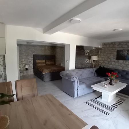 Apartmani Dumezic بار الغرفة الصورة
