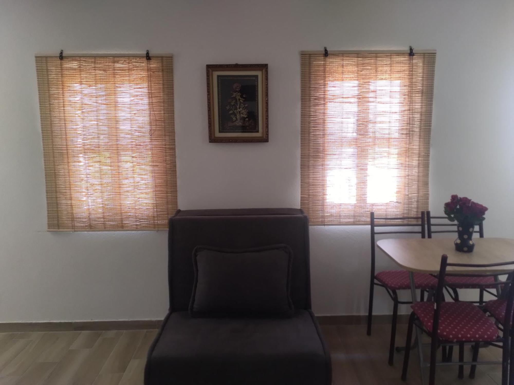 Apartmani Dumezic بار الغرفة الصورة
