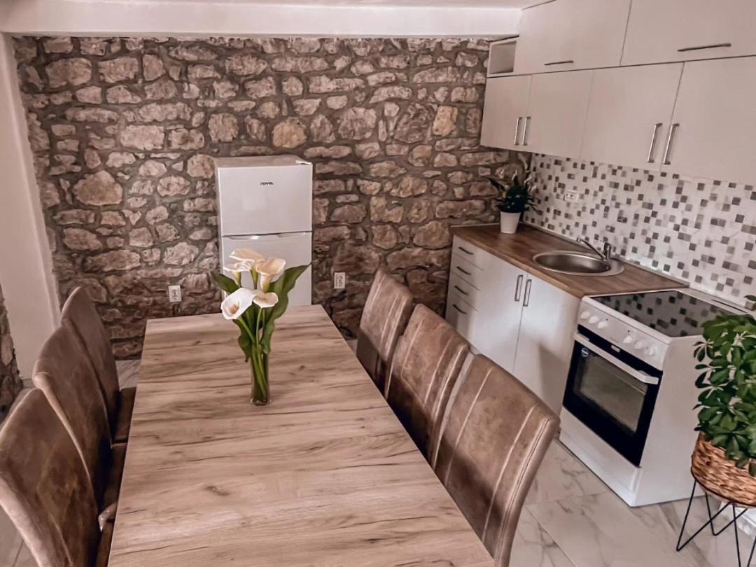 Apartmani Dumezic بار الغرفة الصورة