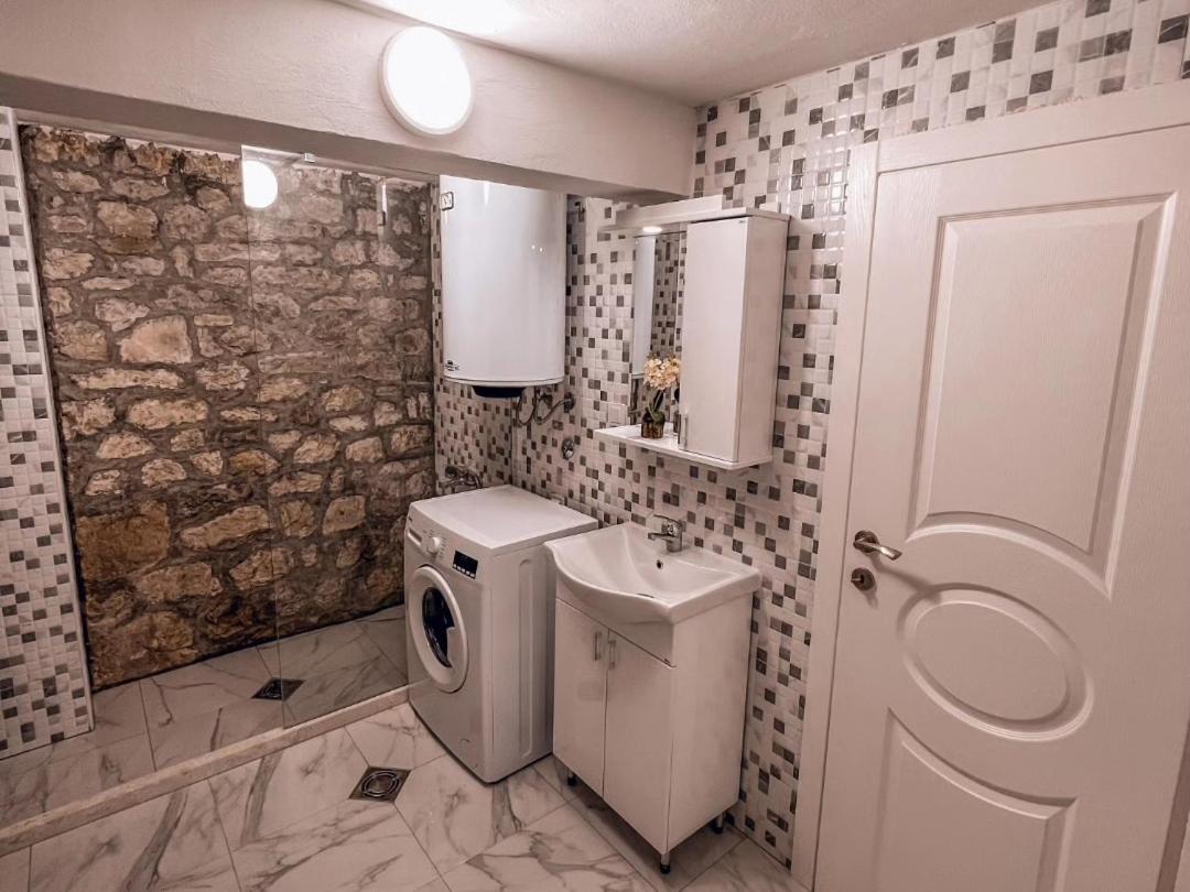 Apartmani Dumezic بار الغرفة الصورة