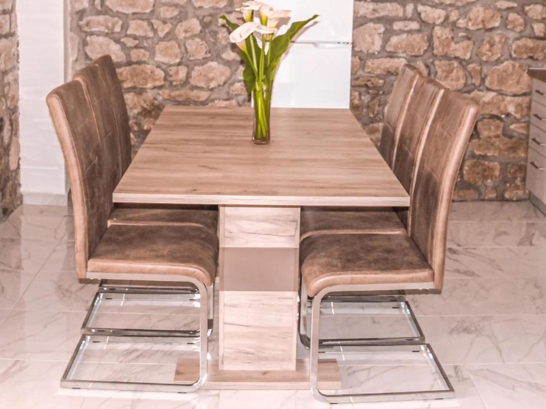 Apartmani Dumezic بار الغرفة الصورة
